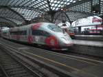 Noch ein Bild von dem Frauenfu�ball-ICE in K�ln-Hbf am 11.12.2010.