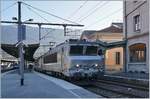 Die SNCF BB 22209 ist mit ihrem TER nach Lyon in Bellegarde (Ain) angekommen.
