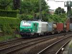 437023 der SNCF fuhr mit einen intermodal am 02.07.13 durch harburg