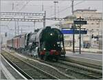 Wie jedes Jahr fand auch heuer die beliebte Dampfrundfahrt mit dem Train Casse statt. Der stattliche Zug, bestand aus 40 Achsen Anhängelast erreicht mit der (ex) SNCF 141 R 568 den Bahnhof von Lausanne.

26. Okt. 2024