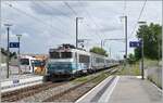 Die SNCF BB 22314 ist mit ihrem TER von Lyon nach Genève auf der Durchfahrt in Satigny. 

2. Aug. 2021