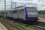 bb-26000-2/767902/sncf-grandest-26144-schiebt-am-29 SNCF GrandEst 26144 schiebt am 29 Mai 2019 ein TER-2000 nach Basel aus Strasbourg aus.