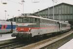 Am 20 Mai 2003 steht SNCF 16011 mit ein CoRail nach Amiens in Paris Gare du Nord.