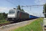 akiem/757086/mit-pkp-wagen-meldet-sich-am-27 Mit PKP-Wagen meldet sich am 27 Juni 2021 Akiem 186 366 bei der Maasbrücke in Niftrik.