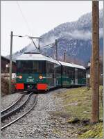 Vom Bahnhof Saint Gervais les Bains Le Fayet bis zum Nid d'Aigle im Mont-Blanc Massiv verkehrt seit 1913 die 12,4 km lange Zahnradbahn TMB (Tramway du Mont-Blanc), wobei die erste Teilstrecke bis zum