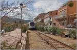 Auch auf der U Caminu di Ferru Di A Corsica werden, wie im wenig geliebten Mutterland, die Z�ge als Regionalzug oder Grandes Lignes eingeteilt, ein solcher Train Grand Lignes ist bei Lisula Rossa / L'Ile Rousse auf dem Weg von Bastia nach Calvi und w ...