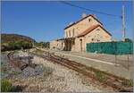 Ein Blick auf den Bahnhof von lisula Rossa l'Ile Rouse, in Korsika. 

23. Sept. 2026