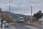 In der späten Morgendämmerung verlässt der SNCF Z 27 756 als TER 884656 von St-Gervais-les-Bains-le-Fayet (ab 6:49) nach Bellegarde Ain (an 8:45) den Bahnhof von St-Pierre-en-Faucigny