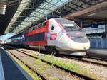 Der TGV Triebzug 4729 (Rame 4729) wartet als TGV Lyria in Lausanne auf die Abfahrt nach Paris, Gare de Lyon.