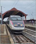Der Inoui TGV Rame 547 (und ein weiterer) steht in Strasbourg zur Abfahrt nach Nice bereit.