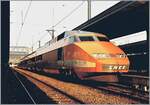 tgv-sud-est/847642/der-tgv-triebzug-03-wartet-in Der TGV Triebzug 03 wartet in Paris Gare de Lyon auf die Abfahrt in Richtung Lyon. 

Analogbild vom 6. Feb. 1985