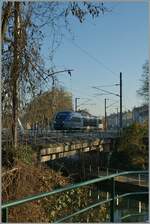 Ein SNCF Dieseltriebwagen X 73500 verlsst Mulhouse.