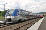 SNCF X-76533 steht am 1 Juni 2014 in Wissembourg für ein Dienst nach Strasbourg.
