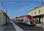 Zwei SNCF Regiolis unterwegs von Evian nach Coppet beim Halt Thonon.