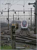 Seit langem schon, wenn auch etwas halbherzig verfolgte ich die Idee, einen TGV mit Formsignalen zu fotografieren.