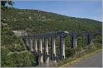 Der TGV Lyria 9765 auf dem 269 Meter langen Cize-Bolonzon Viadukt.