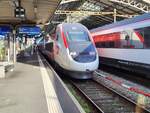 tgv-lyria/854740/der-tgv-lyria-rame-4719-wartet Der TGV Lyria Rame 4719 wartet in Lausanne auf die Abfahrt nach Marseille. Leider wird diese beliebte Verbindung nur im Juli und August angeboten.
13.Juli 2024