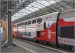 tgv-lyria/860739/ein-detail-blick-auf-den-mit-olympischer Ein Detail-Blick auf den mit olympischer Werbung bestückten TGV Lyria Rame 4718 in Lausanne. Neben den Triebköpfen des Rame 4718 sind jeweils dann nur noch die anschliessenden Waen mit Ganzwerbung versehen, der restliche Zug trägt die normalen Farben, wie auf dem nachfolgenden Bild ersichtlich. 

2. Sept. 2024 
