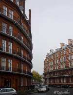 Kensington Gore in der City of Westminster, London. Die Straße verbindet die Royal Albert Hall mit der Prince Consort Road. 