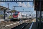 Ein SBB RABDe ICN 500 von Lausanne nach Zürich fährt in Chavonray ohne Halt durch. 

5. Juli 2025