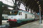 E 402 003 steht am 1 Juli 2013 in Milano Centrale.