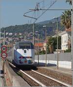 Ab Finale Liguere bis kurz nach Alassio folgt die Strecke Genova Ventimiglia noch der urspr�nglichen Trassierung, welche meist dem Meer entlang und durch die Ortschaften f�hrt. So konnte bei der Haltestelle Borgio Verezzi der FS Trenitalia iC 659 von ...