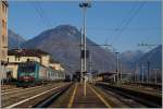 In Domodossola wartet die FS E 646 335 (UIC 91 83 2464 335-5) auf die Abfahrt nach Milano.
31.10.2014