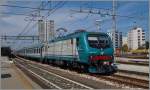 E 464/443400/die-fs-e-464-571-mit Die FS E 464 571 mit enem Regionalzug in Rimini.
16. Sept. 2014