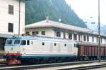 Am 4 Juni 2003 steht 652 166 mit ein Schrottzug in Brennero.