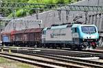 RTC EU43-003 verlässt am 4 Juni 2015 mit ein Stahlzug Brennero gen Süden.