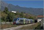Der FS Trenitalia MD Ale 501 051  Minuetto  erreicht als Regionalzug von Ivrea nach Aosta den Bahnhof Chatillon Saint Vincent.