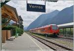 Der bimodulare FS Trenitalia BUM BTR 813 001 erreicht RE von Torino Porta Nuova nach Aosta den Bahnhof von Verres.