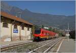 Der  bimodulare FS Trenitalia BUM BTR 813 001 von Torino nach Aosta erreicht den Bahnhof von  Chatillon Saint Vincent.