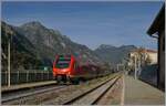 btr-813/832182/nur-noch-bis-am-2-januar Nur noch bis am 2. Januar 2024 werden die roten FS Trenitalia BUM BTR 813 durchs Aosta Tal fahren, dann wird die Strecke für Elektrifizierungs-Arbeiten bis im Dez. 2027 !!! im SEV bedient. 
Im Bild ist der BTR 813 001 als RV VdA 2718 von Aosta nach Torino Porta Nuova bei der Abfahrt in Pont S.Martin zu sehen. 

12. Oktober 2023