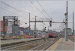 btr-813/835052/der-fs-trenitalia-btr-813-als Der FS Trenitalia BTR 813 als RE VdA von Aosta nach Torino Porta Nuova unterwegs erreicht den Bahnhof von Chivasso.

24. Feb. 2023