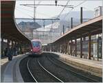 Der FS Trenitalia ETR 400 050 ist auf dem langen Weg von Milano Centrale nach Paris Gare de Lyon als FR 9292 unterwegs und erreicht den Bahnhof von Chambéry-Challes-les-Eaux.
