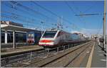 Der FS Treniatlia ETR 460 026 ist als Frecciabinaco FB 8601 auf der Fahrt von Genova P.Principe nach Roma Termini. Ich konnte ihn beim Halt in Chivitavecchia fotografieren.

27. Sept. 2025