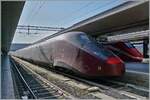 Der .italo ETR 575 025 wartet in Roma Termina bei recht kräftigem Gegenlicht auf seine baldig Abfahrt nach Venezia S.L.