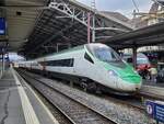 Der FS Trenitalia ETR 610 012 in den neuen eC Farbgebung wartet  in Lausanne als EC 47 auf die Abfahrt nach Milano Centrale .
9. Aug .2026