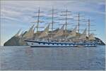 Von einem Schiff aus hatte ich die Gelegenheit den Grossselger schlechthin zu fotografgieren: der ROYAL CLIPPER' ankert bei Palmarola. 

26. September 2025