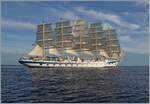 Weil es so wunderschön ist, so jedenfalls meine Meinung, noch einmal die Royal Clipper mit Voll-Segel: Von einem Schiff aus hatte ich die einmalige Gelegenheit dieses wunderschöne Fünf-Mast-Segelschiff mit Voll-Segel zu fotografgieren: ...