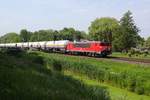 bb-1600/677607/am-18-mai-2019-passiert-ein Am 18 Mai 2019 passiert ein Gaskesselwagenzug mit 1604 Dordrecht-Bezuydendijk.