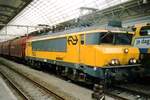 Stahlzug mit NS 1602 steht am 12 Augustus 1997 in Amsterdam CS.