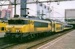 Am 27 Jänner 2002 steht NS 1853 mit ein IC nach Heerlen in Süd-Limburg in Den Haag CS.