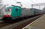 br-186-traxx-140ms/681922/am-5-dezember-2019-verlaesst-2807 Am 5 Dezember 2019 verlässt 2807 mit ein IC-Brussel Amsterdam Centraal.