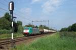 Am 23 Juli 2016 durchfahrt 2824 mit Gaskesselwagenzug nach Belgien Dordrecht Zuid.