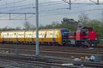 IRP 2213 rangiert am 13 November 2019 in Nijmegen mit z-gestellte DM'90er. Der Rumänischen Verkehrsbetrieb FeroTrans kaufte in 2016 und 2018 48 dieser Triebzüge, hatte jedoch die Export-Dokumente nicht am ordnung und nach einige Jahren müsset der Kaufcontract ungetan gemacht werden. Weil NS reizigers und Prorail der bahnhof von Nijmegen mit ein neuer bahnsteig erweiteren willen, war der von DM'90er besatzte raum nötig und wurden innerhalb 1 1/2 Woche alle 48 Triebzüge nach ein Schrotthandlung in Amsterdam-Westhafen abgeschickt.
