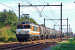 locon-benelux/632604/ex-locon-1828-schlept-ein-kesselwagenzug-durch Ex-LOCON 1828 schlept ein Kesselwagenzug durch Wijchen am 12 Oktober 2018.