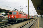 ÖBB 1042 029 steht am 31 Mai 2004 in Wels Hbf.