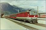1044/695836/die-oebb-1044-205-1-mit-einem Die ÖBB 1044 205-1 mit einem Schnellzug in Innsbruck.

September 1993